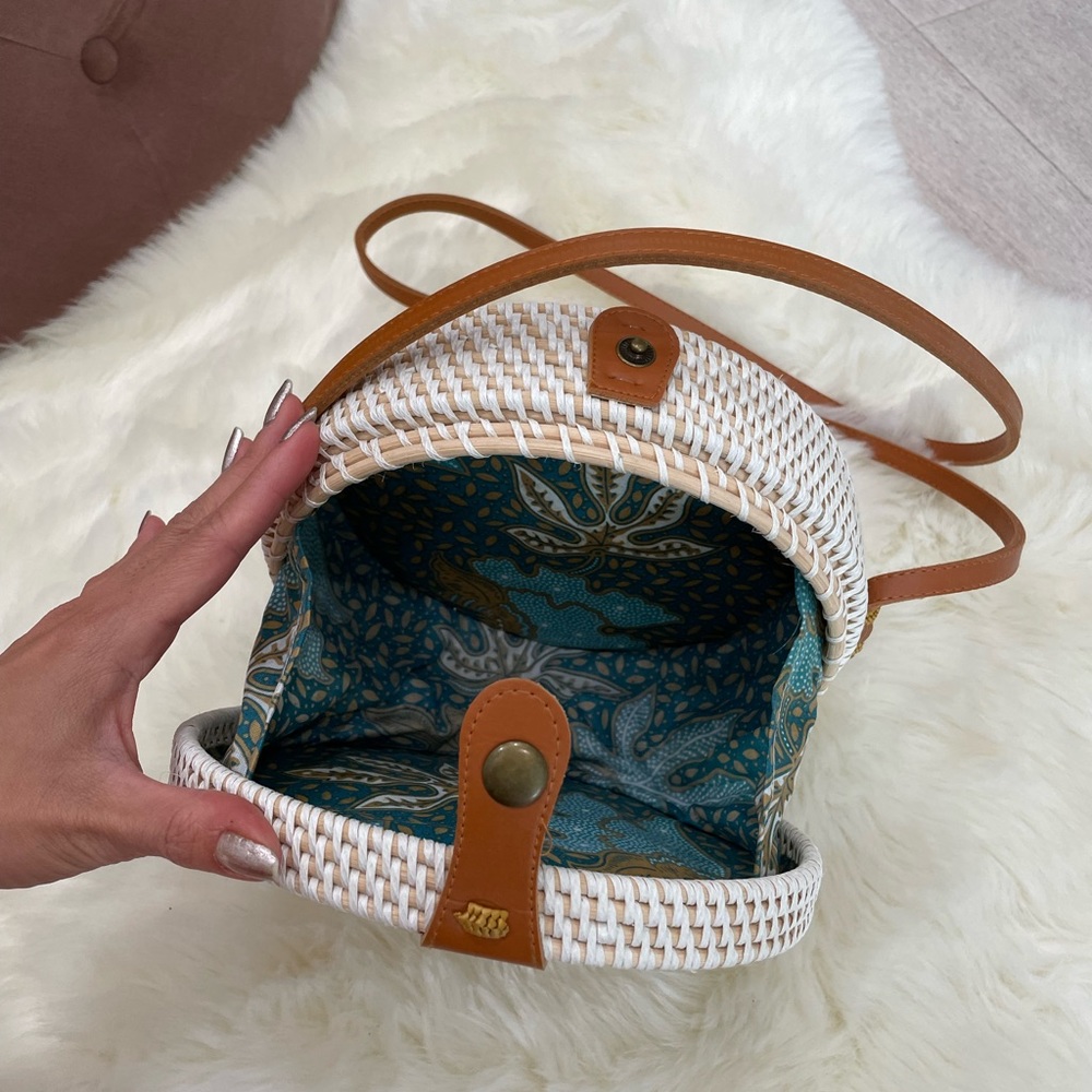 White Rattan Round Bag - Picture 5 of 5
